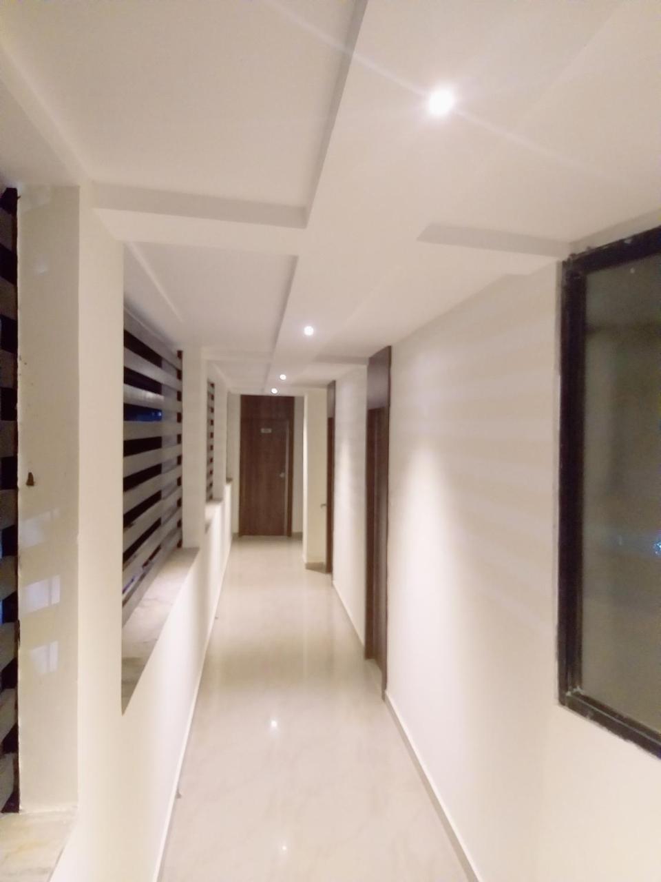 Oyo 26999 Hotel Sg Ahmadabad Zewnętrze zdjęcie