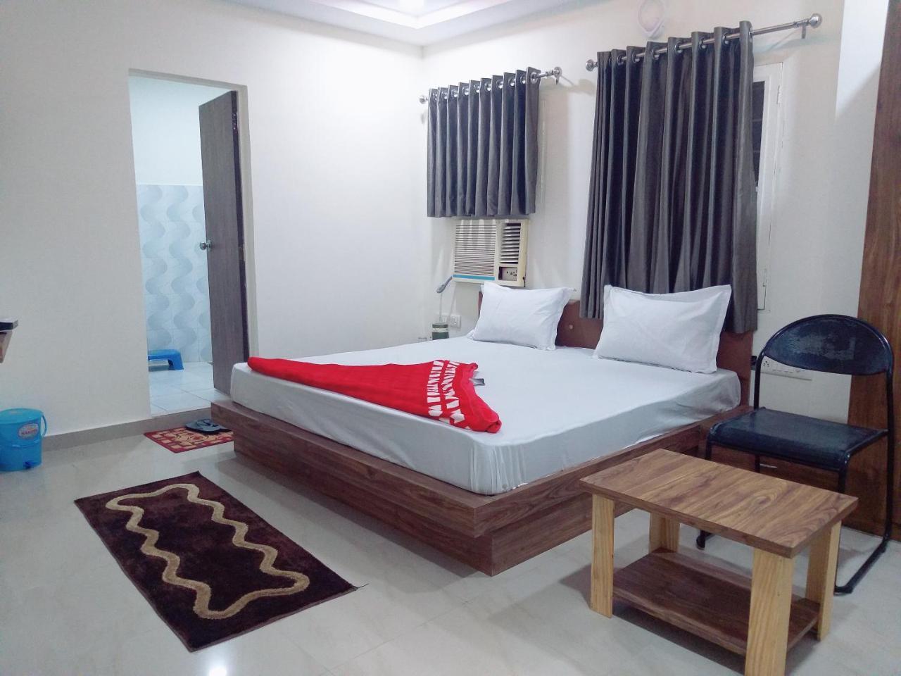Oyo 26999 Hotel Sg Ahmadabad Zewnętrze zdjęcie