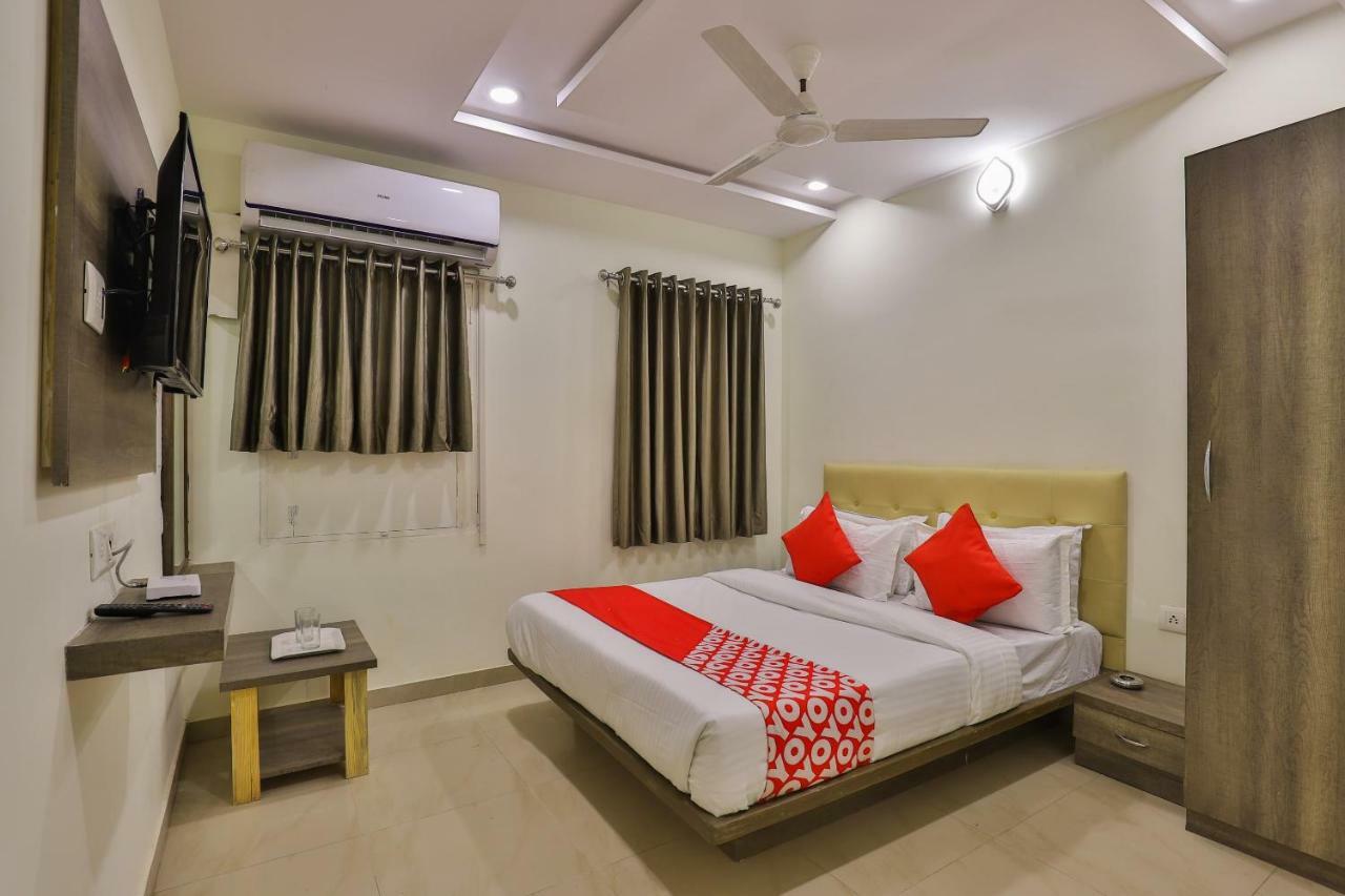 Oyo 26999 Hotel Sg Ahmadabad Zewnętrze zdjęcie