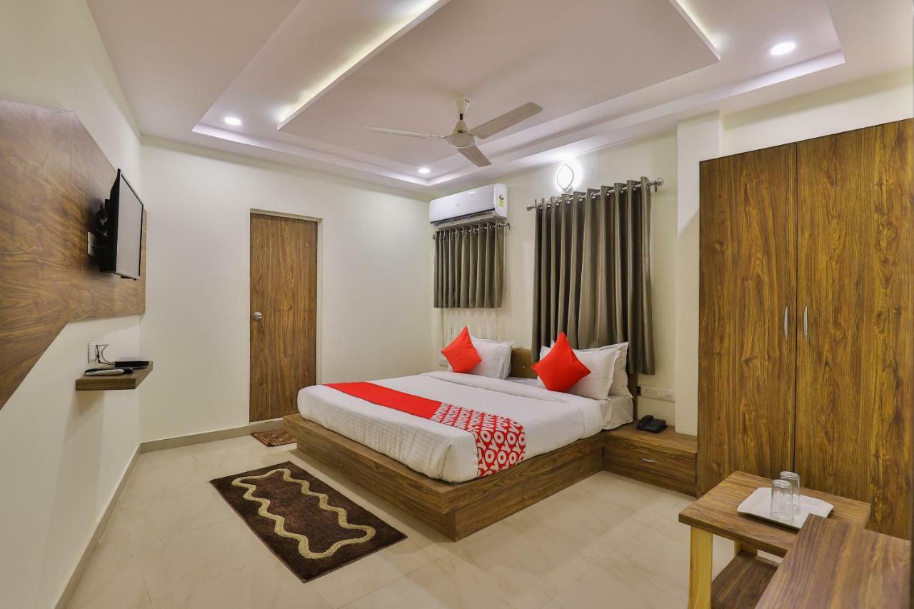 Oyo 26999 Hotel Sg Ahmadabad Zewnętrze zdjęcie