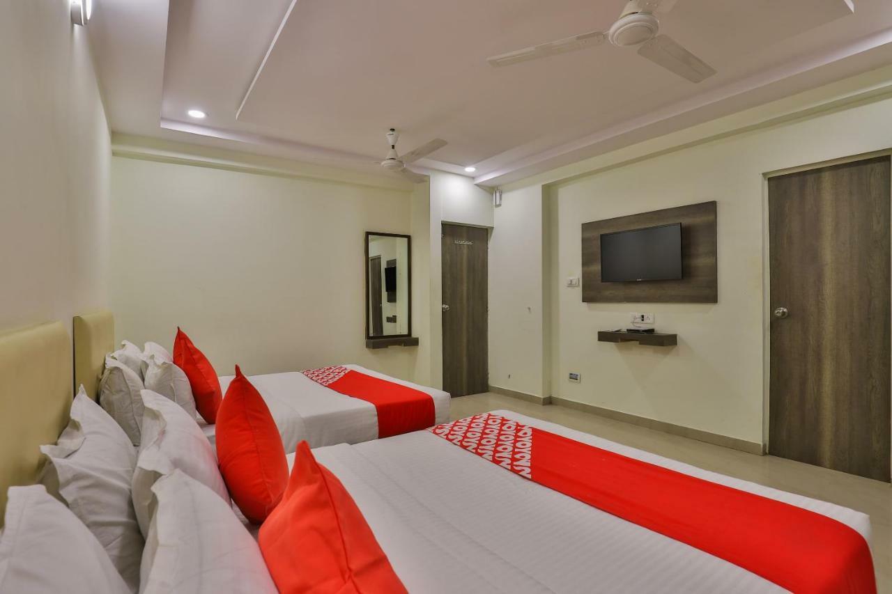 Oyo 26999 Hotel Sg Ahmadabad Zewnętrze zdjęcie