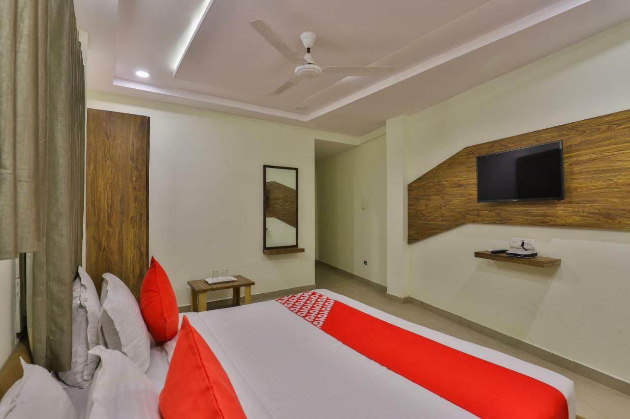 Oyo 26999 Hotel Sg Ahmadabad Zewnętrze zdjęcie