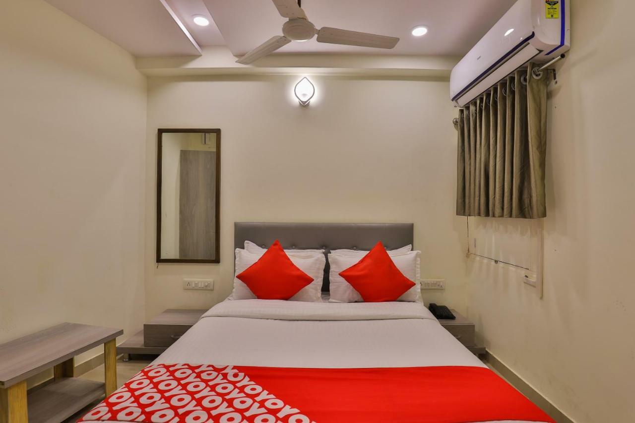 Oyo 26999 Hotel Sg Ahmadabad Zewnętrze zdjęcie