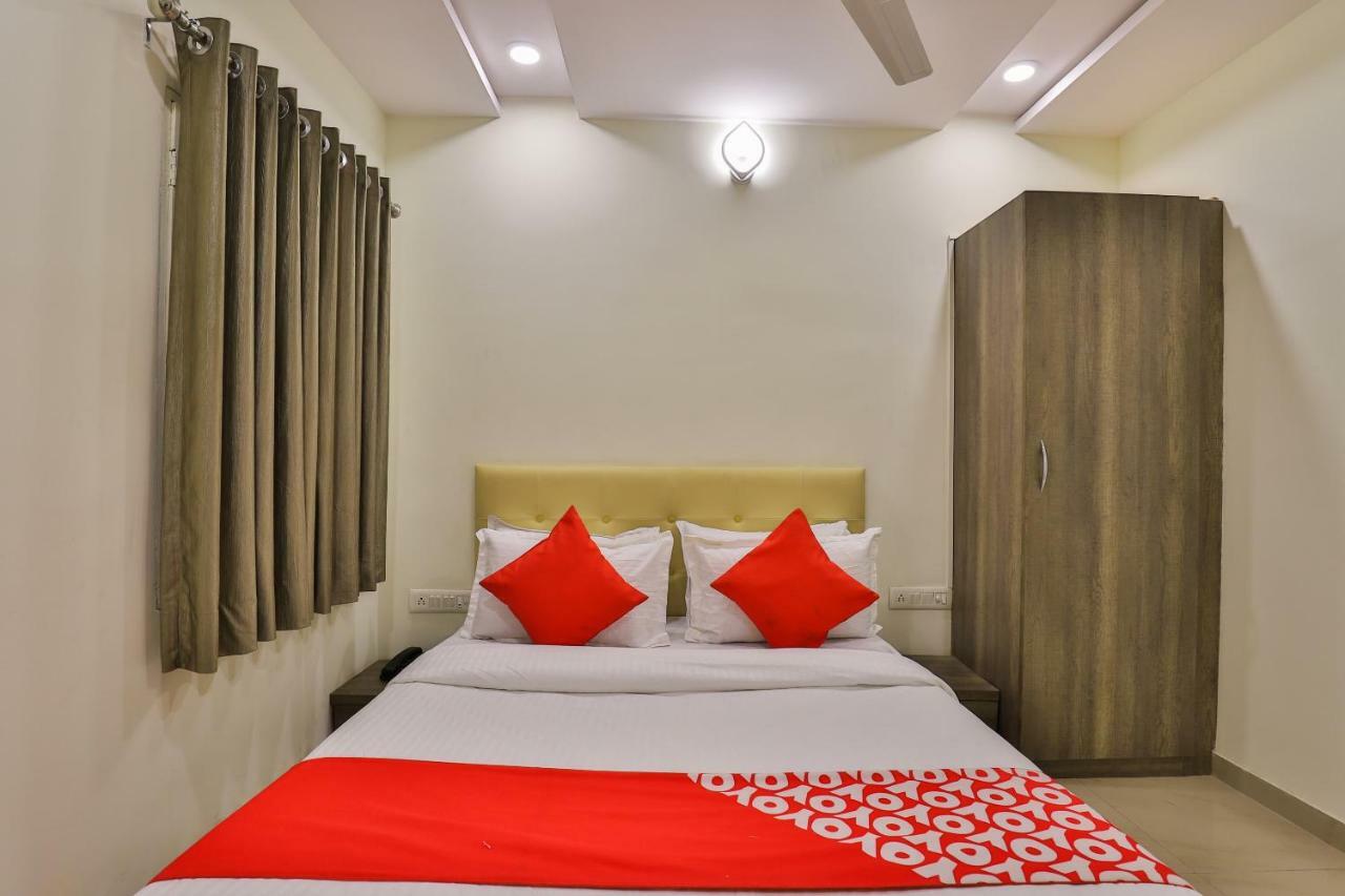 Oyo 26999 Hotel Sg Ahmadabad Zewnętrze zdjęcie