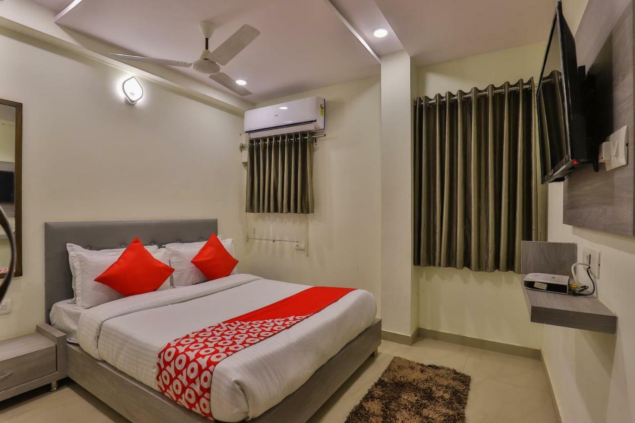 Oyo 26999 Hotel Sg Ahmadabad Zewnętrze zdjęcie