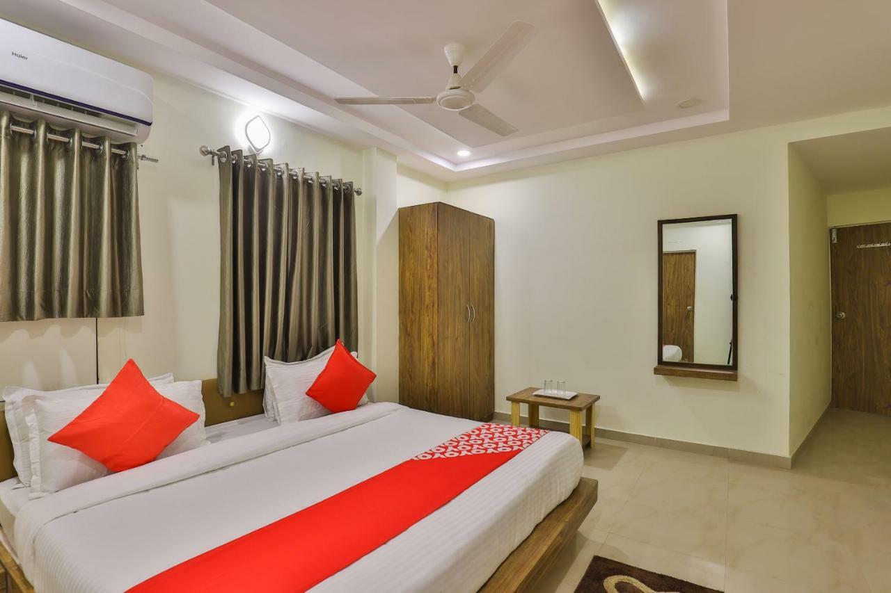 Oyo 26999 Hotel Sg Ahmadabad Zewnętrze zdjęcie