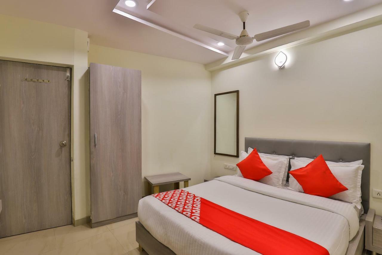 Oyo 26999 Hotel Sg Ahmadabad Zewnętrze zdjęcie